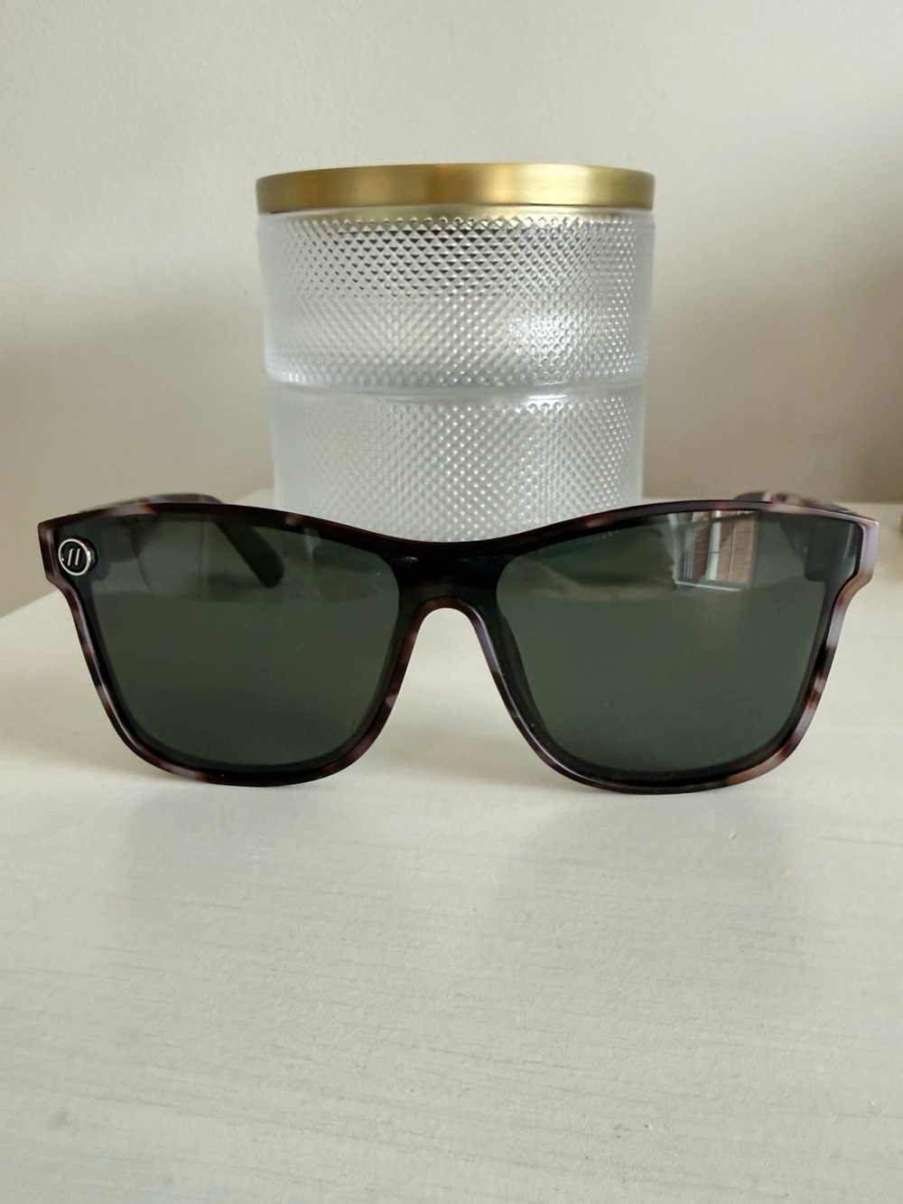 Blenders Tortoise Frame Sunglasses with polarized Lenses - Picture 4 of 7